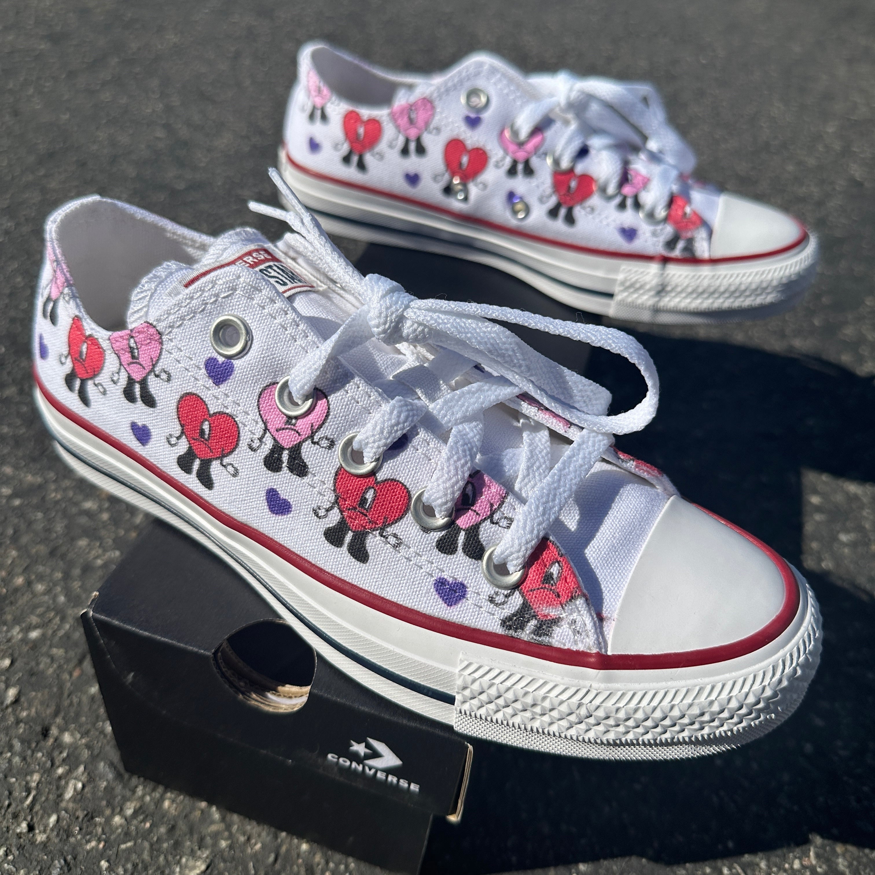 Dag transmission Disse Bad Bunny Valentines Day Heart Band Low Tap - Custom Converse Shoes –  BlvdCustom