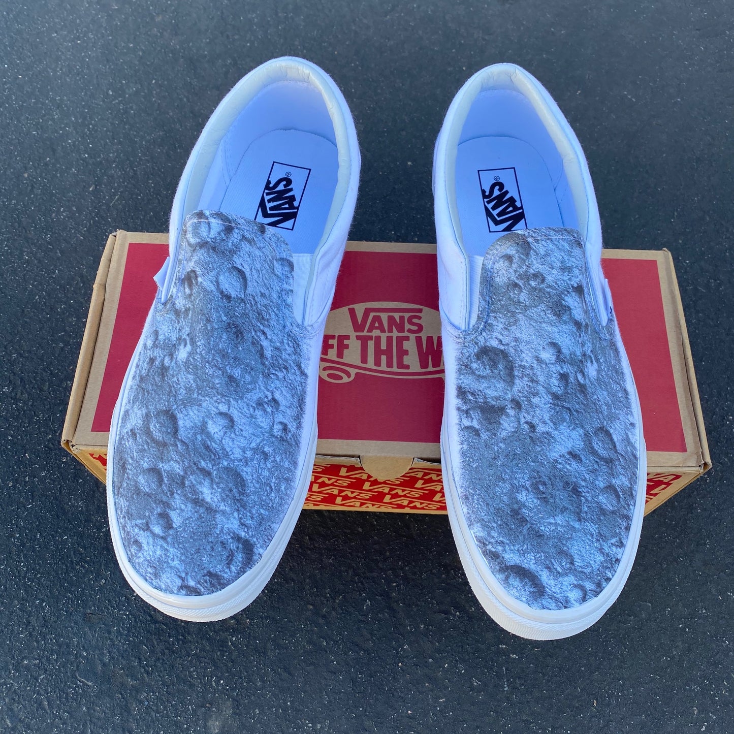Moon Crater - White Slip On Vans
