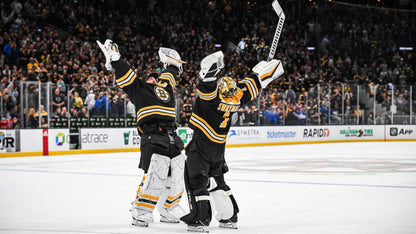 Mens size 12 black/white slip on Boston Bruins Goalie Hug