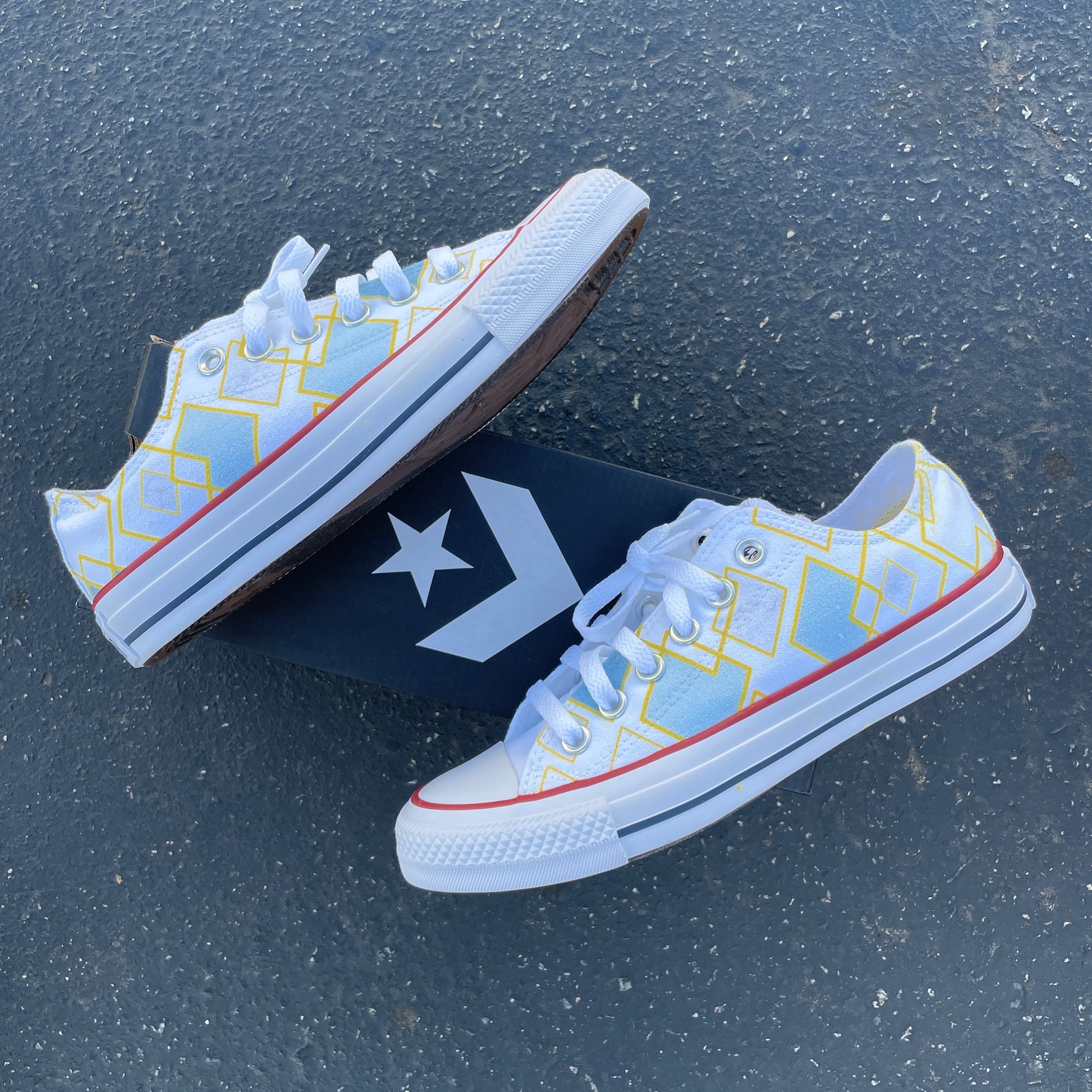 Dancing Diamond Pattern - Custom Low Top Converse