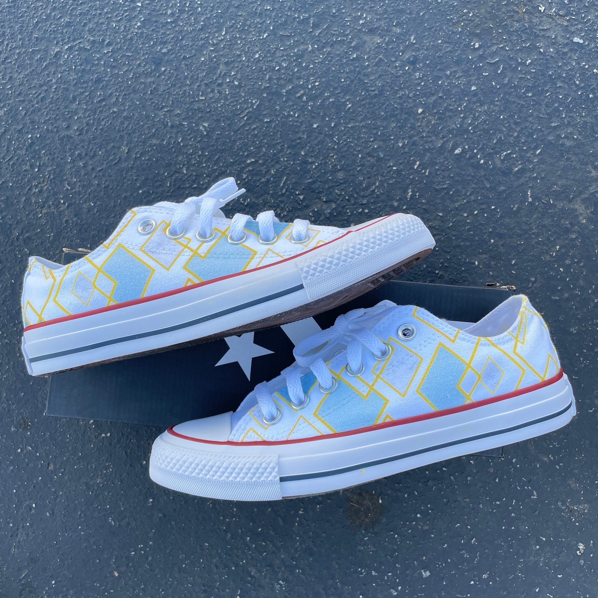 Dancing Diamond Pattern - Custom Low Top Converse
