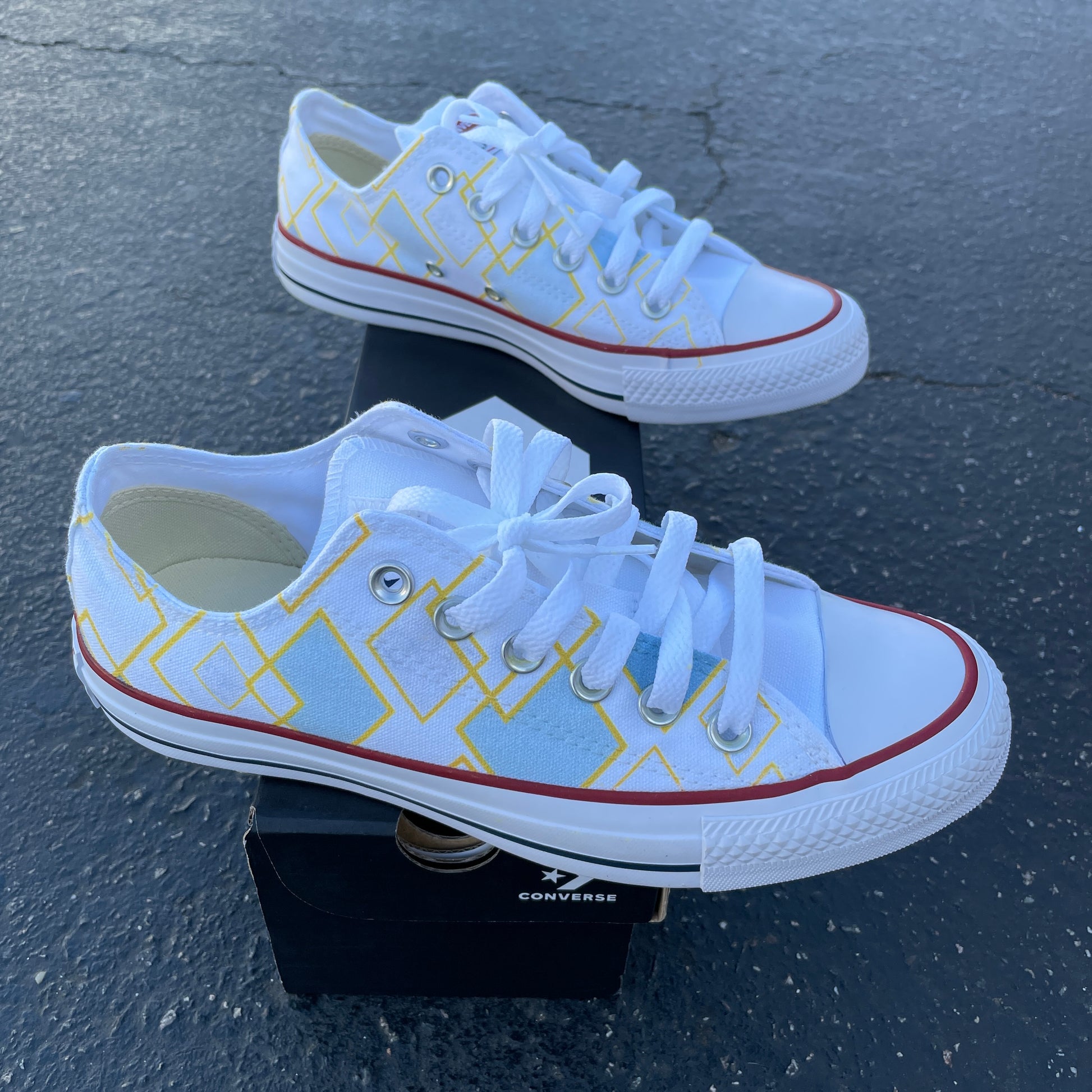 Dancing Diamond Pattern - Custom Low Top Converse