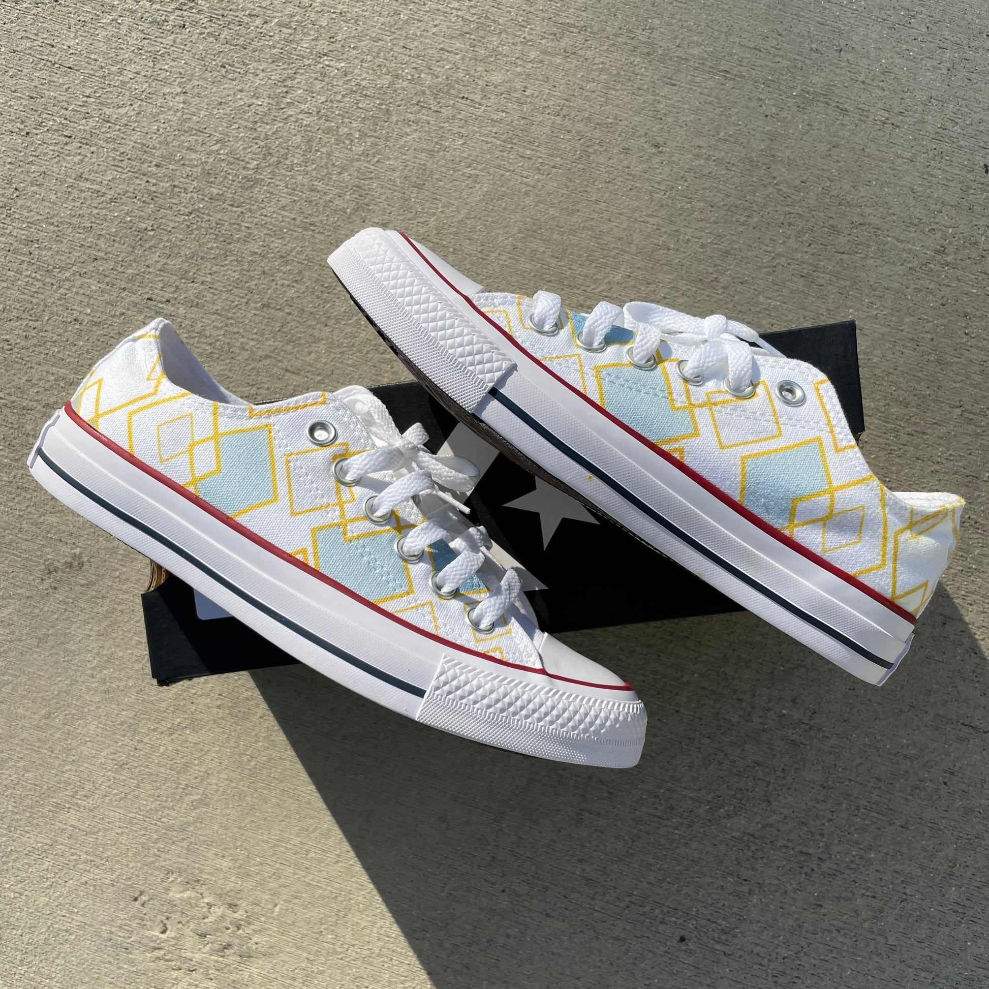 Dancing Diamond Pattern - Custom Low Top Converse