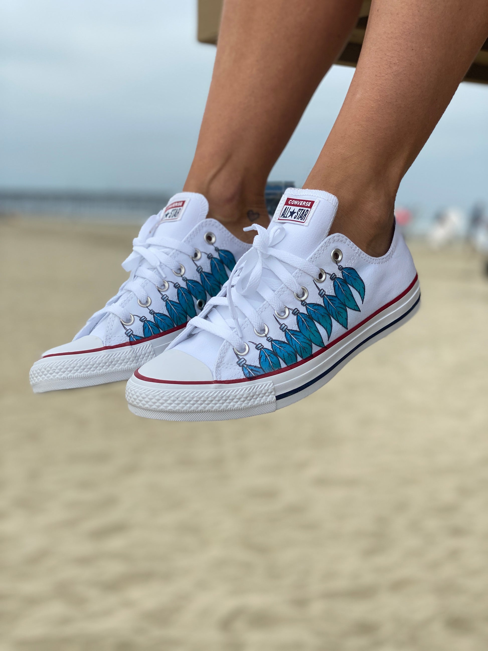 Vedhæft til Piping Slip sko Blue Feather Moccasin Inspired Custom Low Tops - Custom Converse Shoes –  BlvdCustom