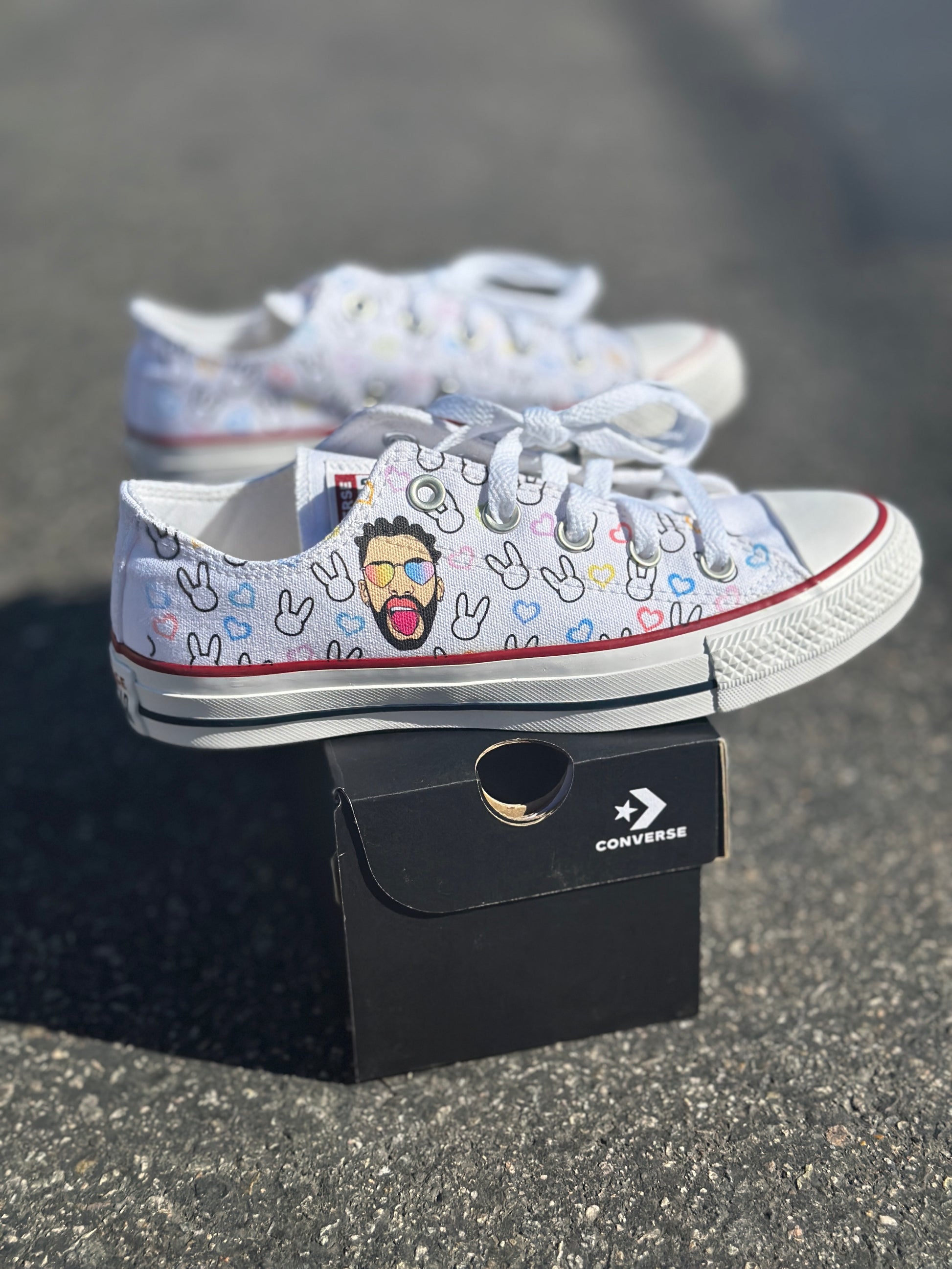 Vælge Resultat anden Bad Bunny Valentines Day Rainbow Heart Low Top - Custom Converse Shoes –  BlvdCustom
