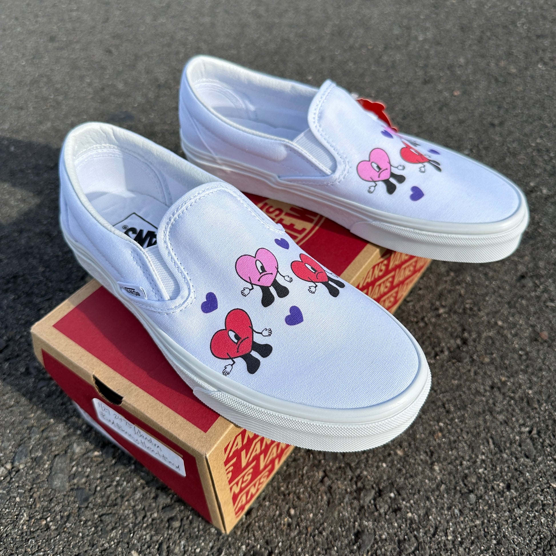 sjældenhed Assassin Slip sko Bad Bunny Valentines Day Heart Band Slip On Vans - Custom Vans Shoes –  BlvdCustom