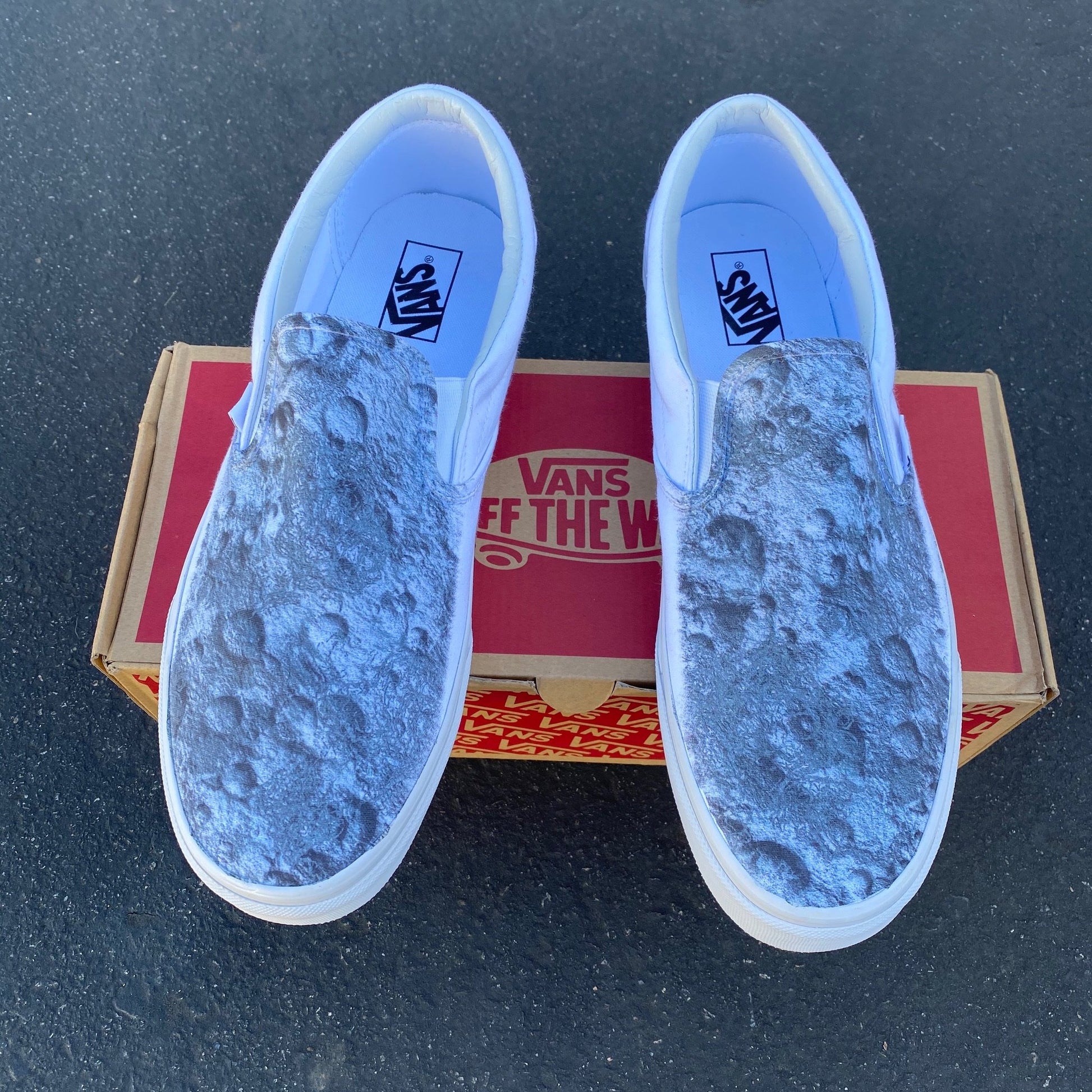 Moon Crater - White Slip On Vans