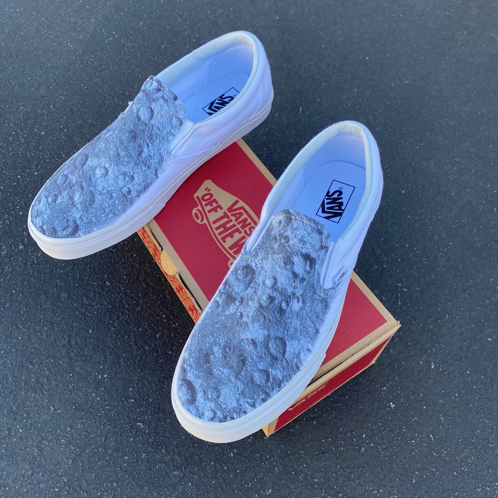 Moon Crater - White Slip On Vans