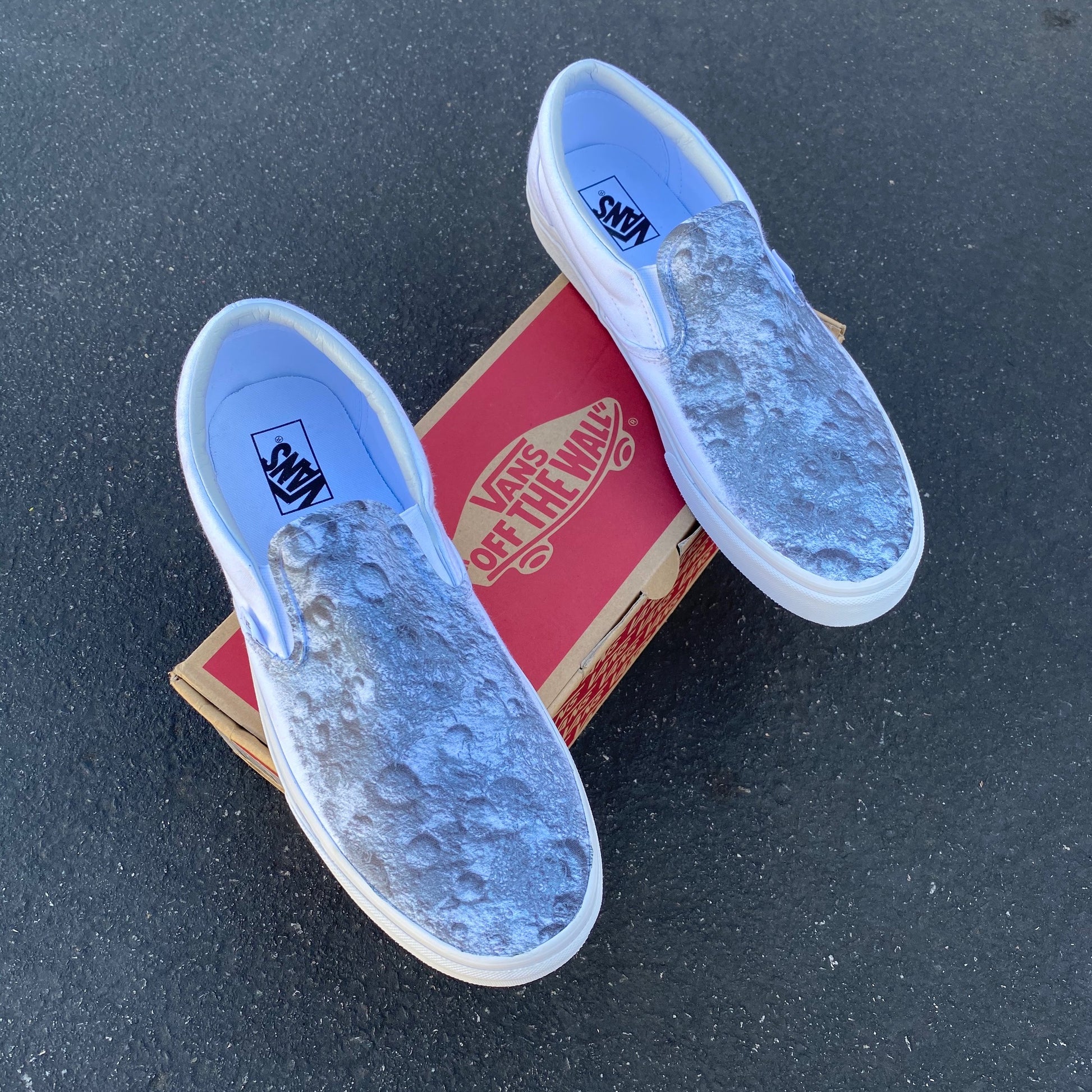 Moon Crater - White Slip On Vans