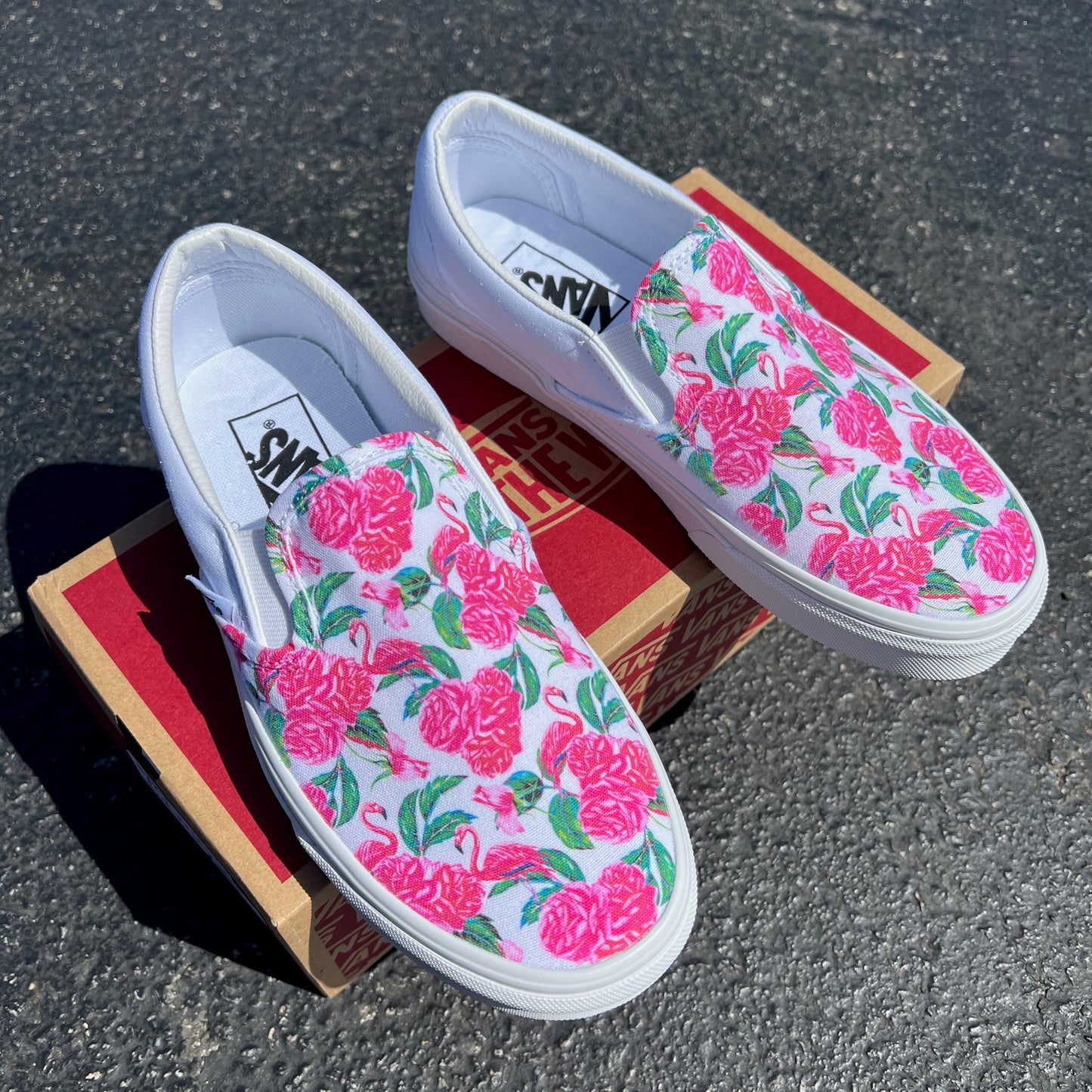 vogn fjendtlighed Lånte Hot Pink Flamingos and Roses - Custom Vans White Slip On Shoes – BlvdCustom