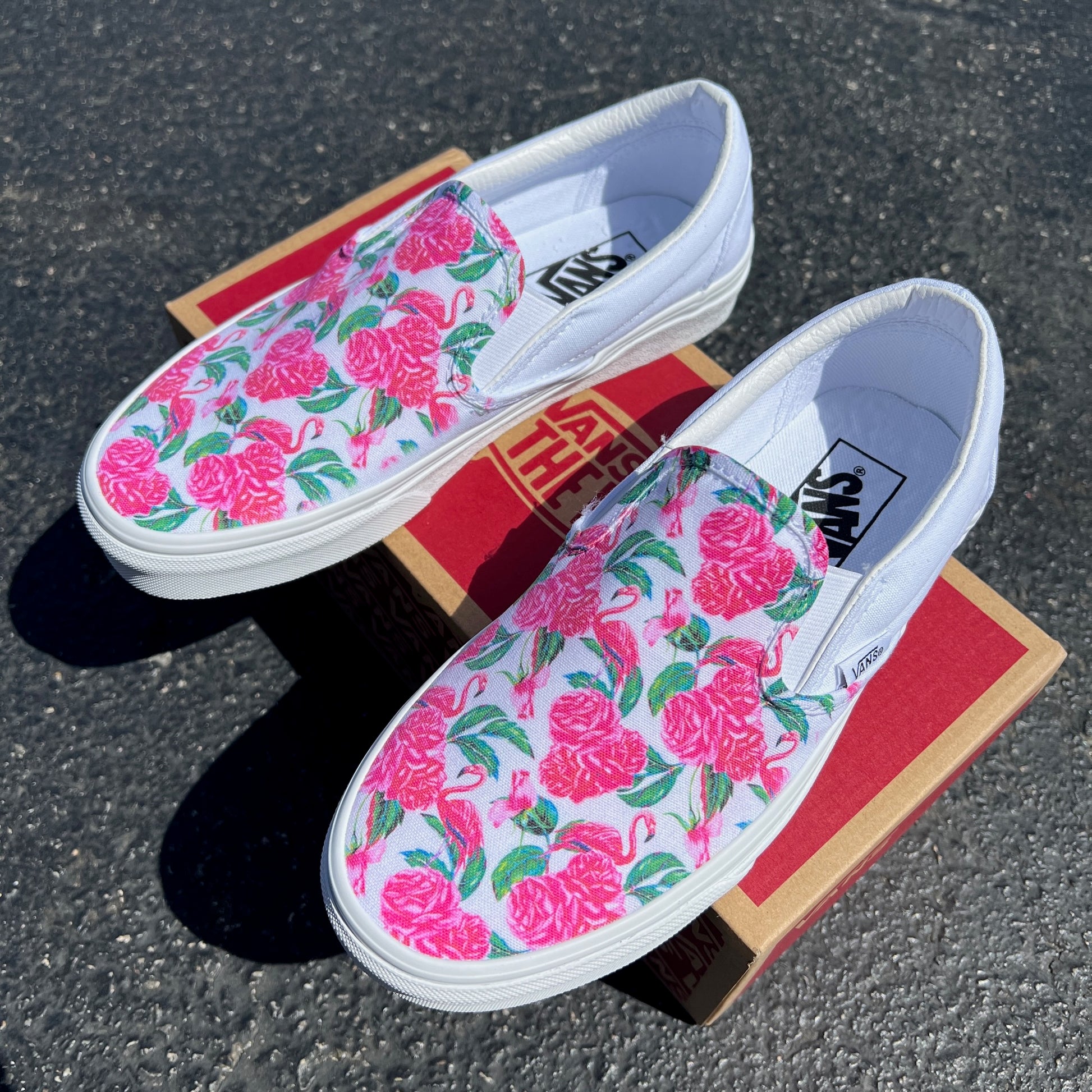 vogn fjendtlighed Lånte Hot Pink Flamingos and Roses - Custom Vans White Slip On Shoes – BlvdCustom