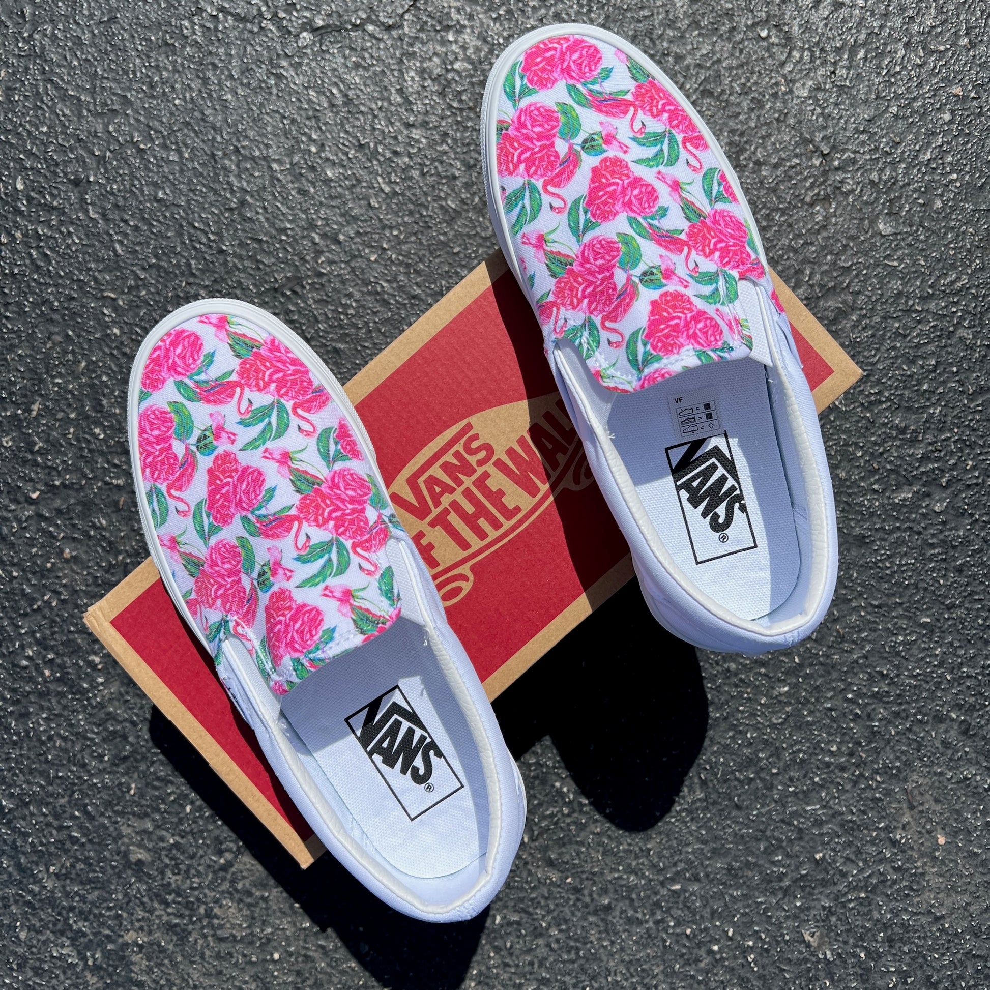 vogn fjendtlighed Lånte Hot Pink Flamingos and Roses - Custom Vans White Slip On Shoes – BlvdCustom