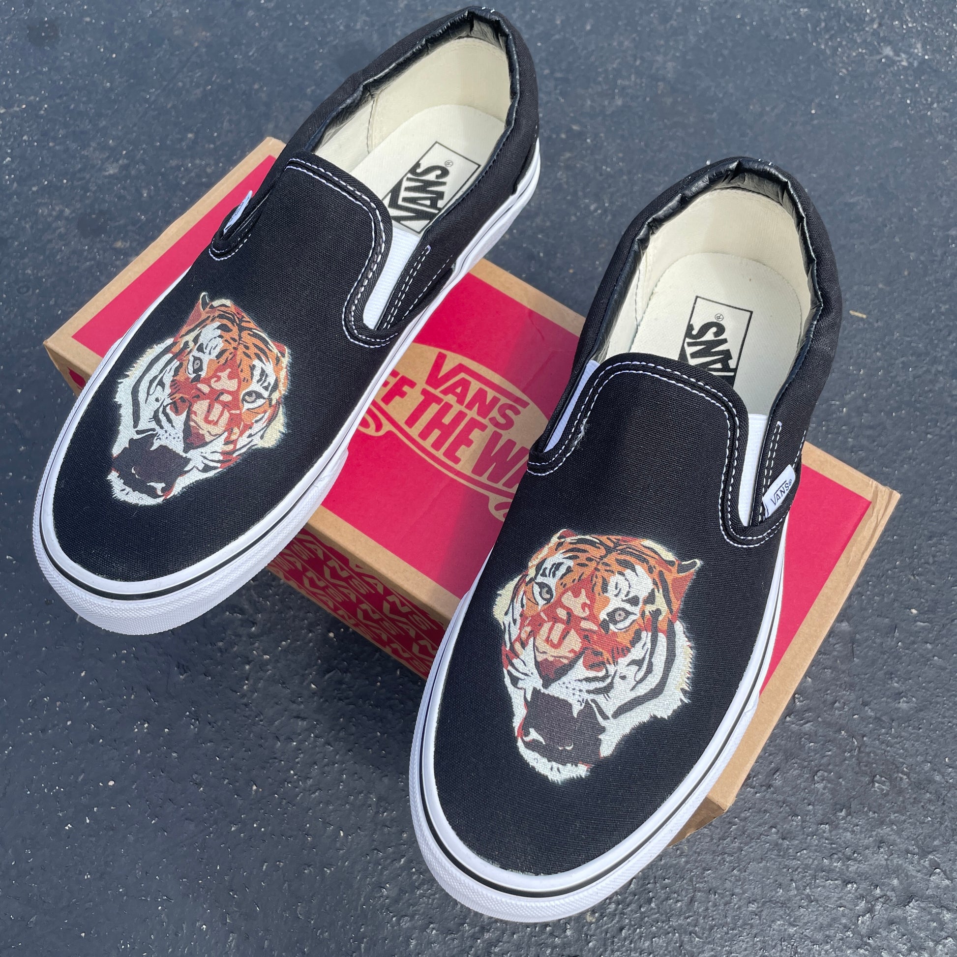 Tiger Head - Custom Slip On Vans