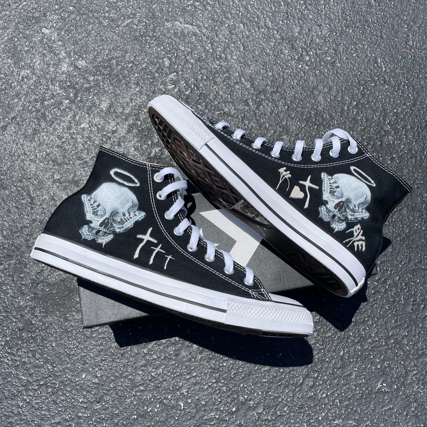 Tomar un baño rigidez Citar Consequential Clothing x Butterfly Effect Skull - Custom Converse Shoes –  BlvdCustom