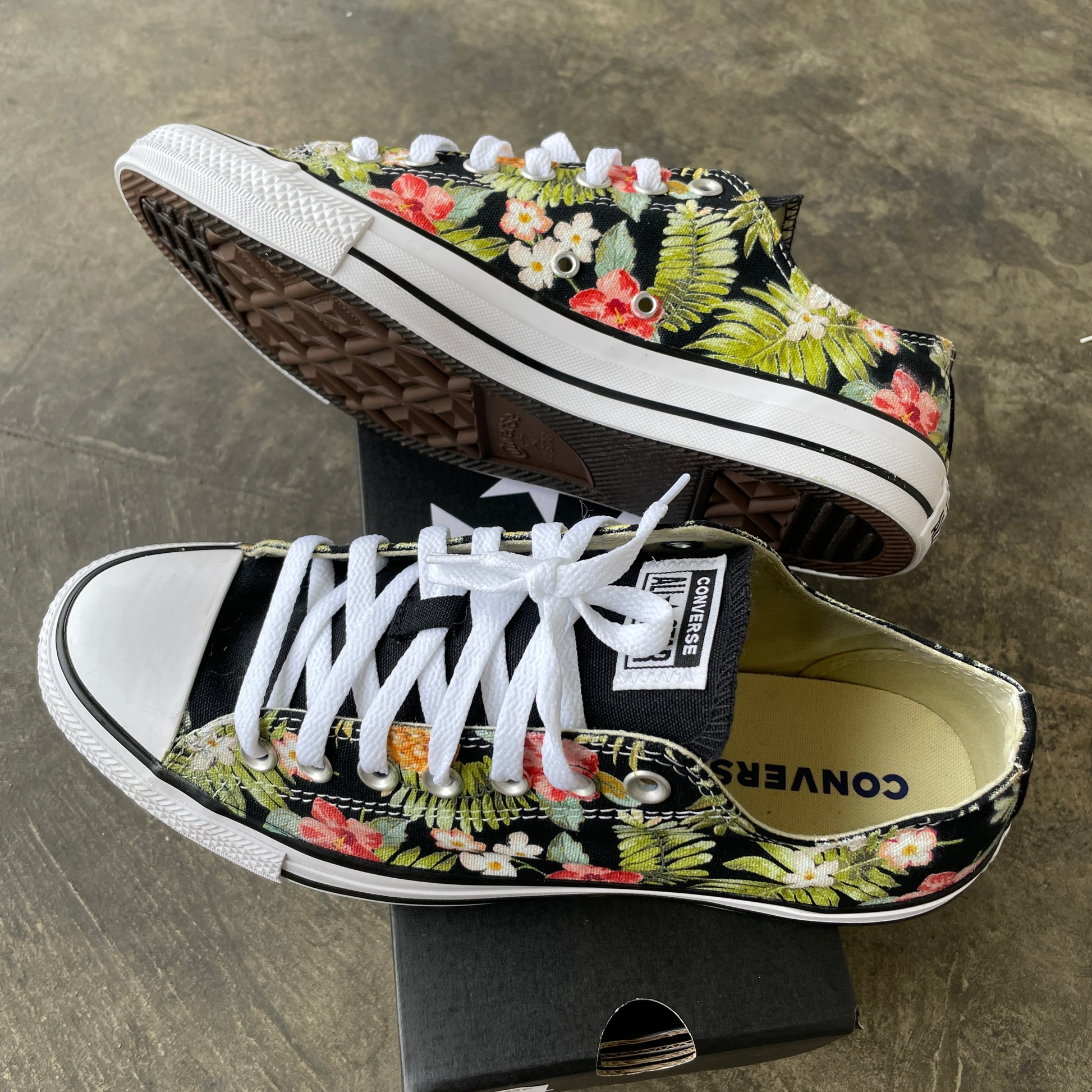 Tropical Pineapple Low Top Shoes